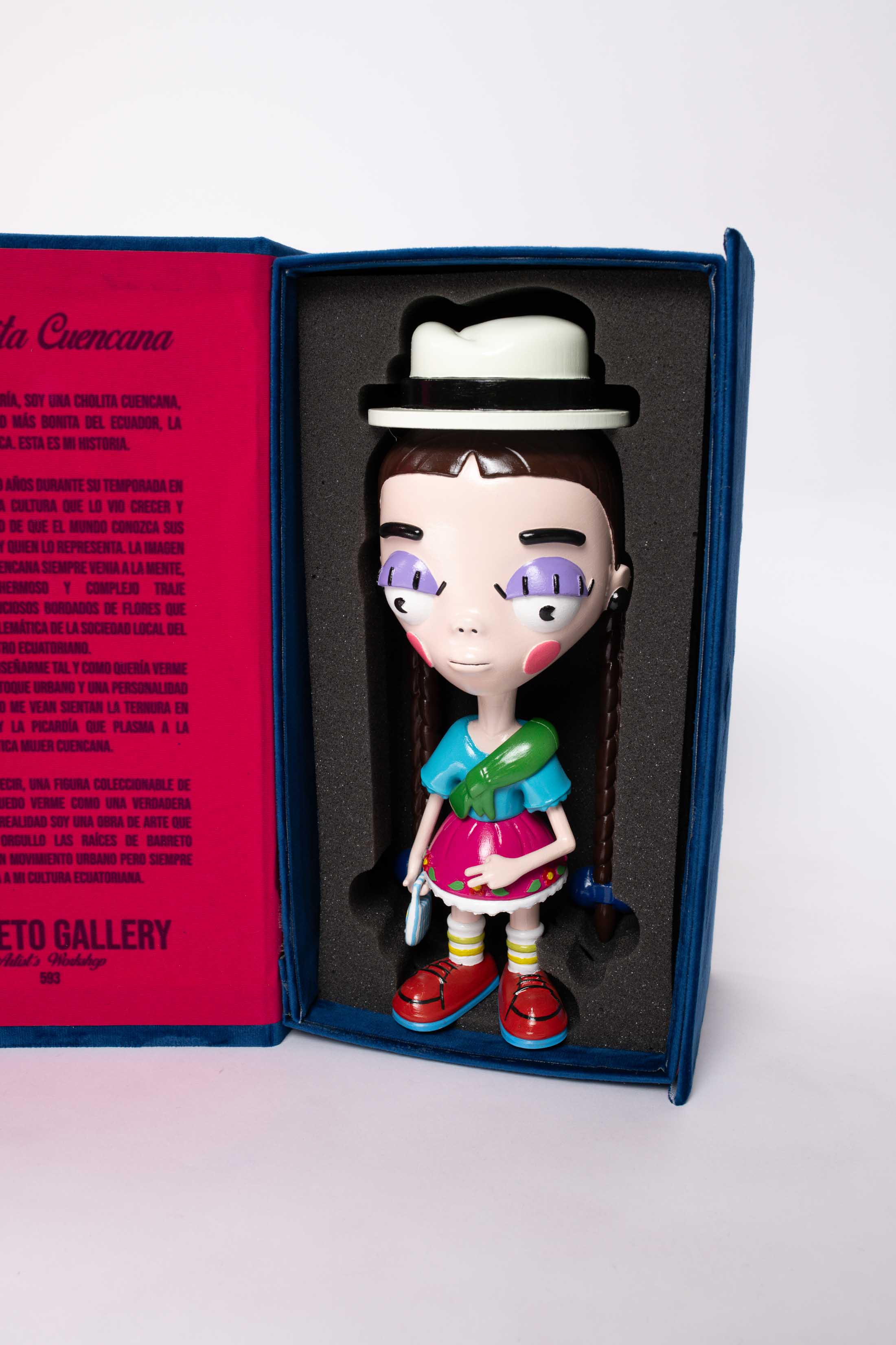 ART TOY " LA CHOLITA CUENCANA"